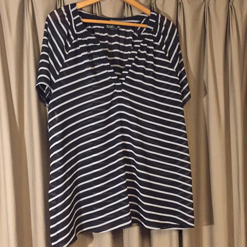 Black and white Ana sheer top size 3x